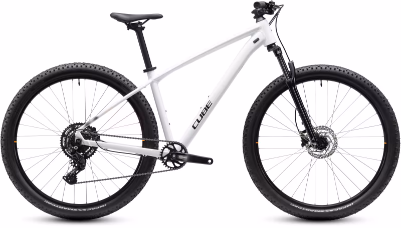 BICYKEL CUBE Aim ONE metalická biela a čierna 2027
